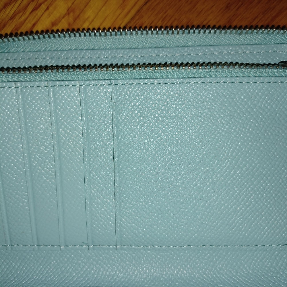 COACH MEDIUM ZIP AROUND WALLET - Picture 9 of 10